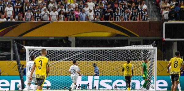 2-1惊险！世俱杯最后八强队诞生，皇马喜提“大礼包”