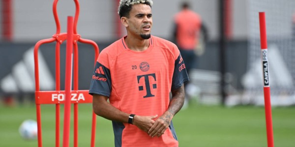 德甲球队拜仁慕尼黑备战新赛季
        
    德甲球队拜仁慕尼黑备战新赛季